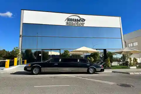 Benidorm: VIP Limousine tour to Museo del Motor