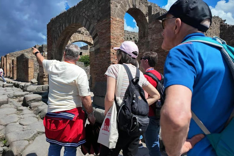 Rome: Vesuvius, Pompeii or Herculaneum by High-speed Train Pompeii Spanish Guided Tour & Vesuvio Entry ticket