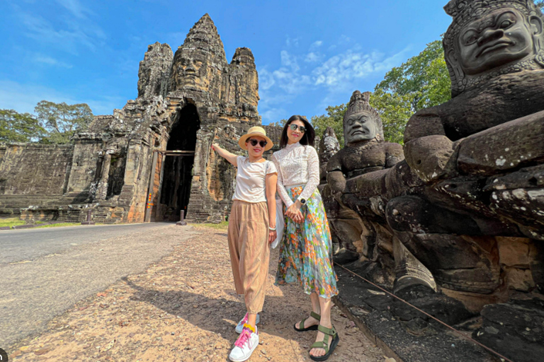 Alba ad Angkor Wat e piccolo tour con la guidaGrandi tour privati con guida in inglese