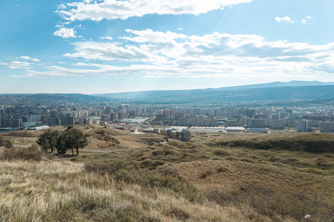 تبليسي: مغامرة جيب على الطرق الوعرة مع إطلالات على المدينة (نصف يوم)