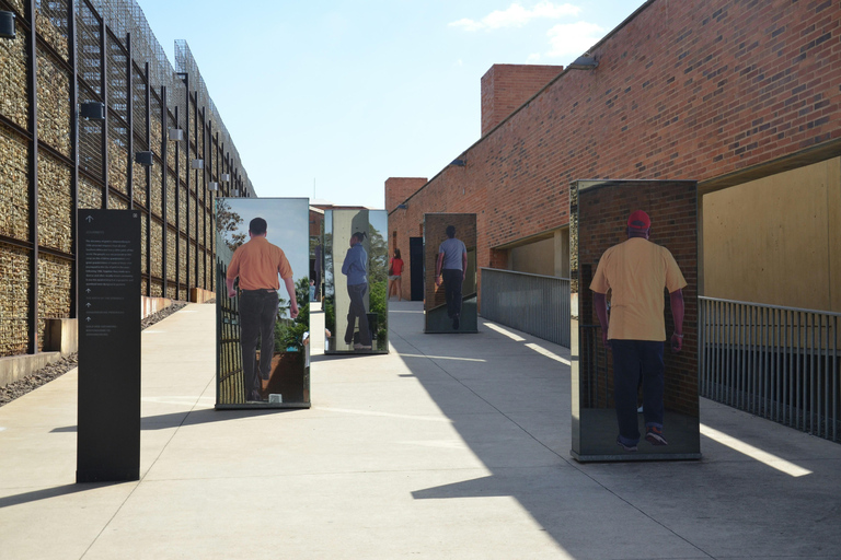 Johannesburgo: Tour de día completo con Soweto y el Museo del Apartheid