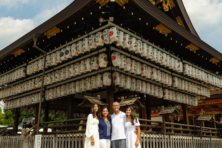 Kyoto: Gion Family Photoshoot with Local Photographer Option 2 – 4 Hours | Two Areas