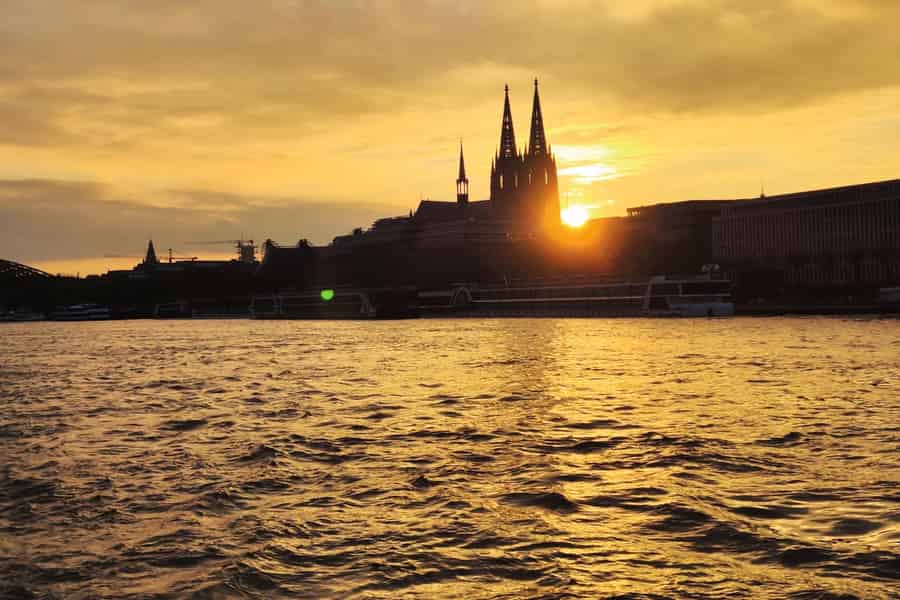 Panorama Lounge Schifffahrt – in Köln. Foto: GetYourGuide