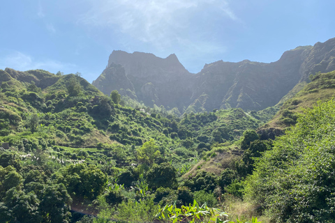 From Praia: Purgueira-Picos Sunrise Hike with Picnic Santiago: From the Beach, a Sunrise Hike to Purgueira-Picos with a Picnic