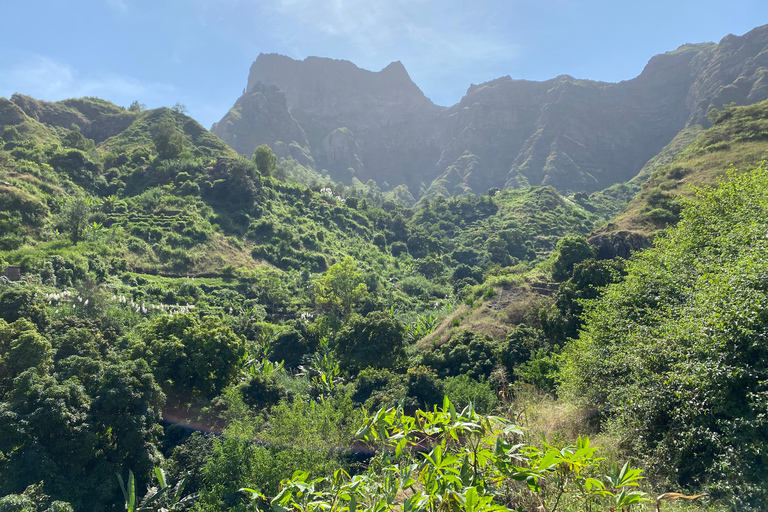 From Praia: Purgueira-Picos Sunrise Hike with Picnic Santiago: From the Beach, a Sunrise Hike to Purgueira-Picos with a Picnic