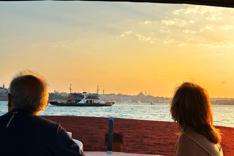 Estambul: Crucero en yate por el Bósforo y el Cuerno de Oro al atardecer