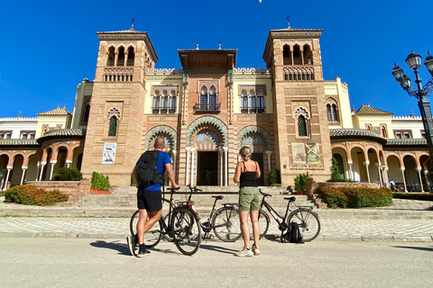 Sevilla: 2,5 uur privérondleiding door de stad per fietsSevilla: 2,5 uur privé stadstour per fiets