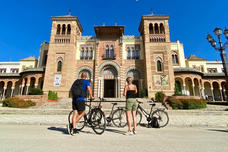 Sevilla: 2,5 uur privérondleiding door de stad per fietsSevilla: 2,5 uur privé stadstour per fiets