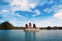 2 jours, Halong Bay Croisière 4 étoiles avec/Cave d'Amazing, Titop Island - Hizvo