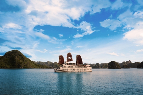 2 días: Crucero de 4 estrellas por la Bahía de Halong con la Cueva Asombrosa y la Isla Titop
