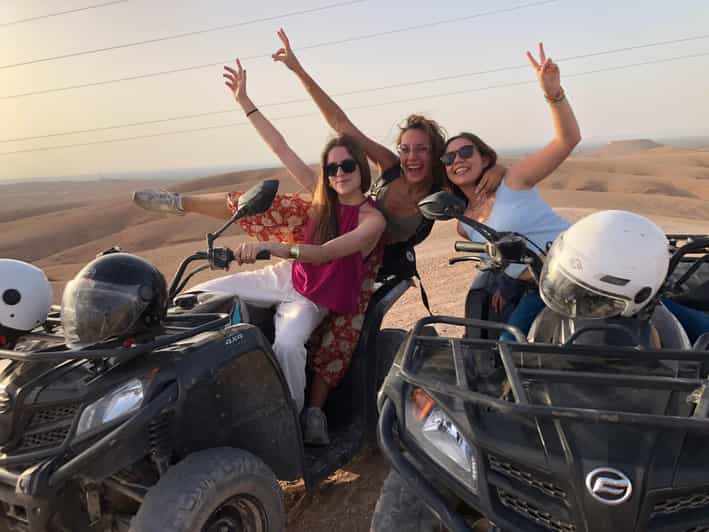 Marrakech : dîner dans le désert d'Agafay avec balade à dos de chameau/quad et spectacle - quad