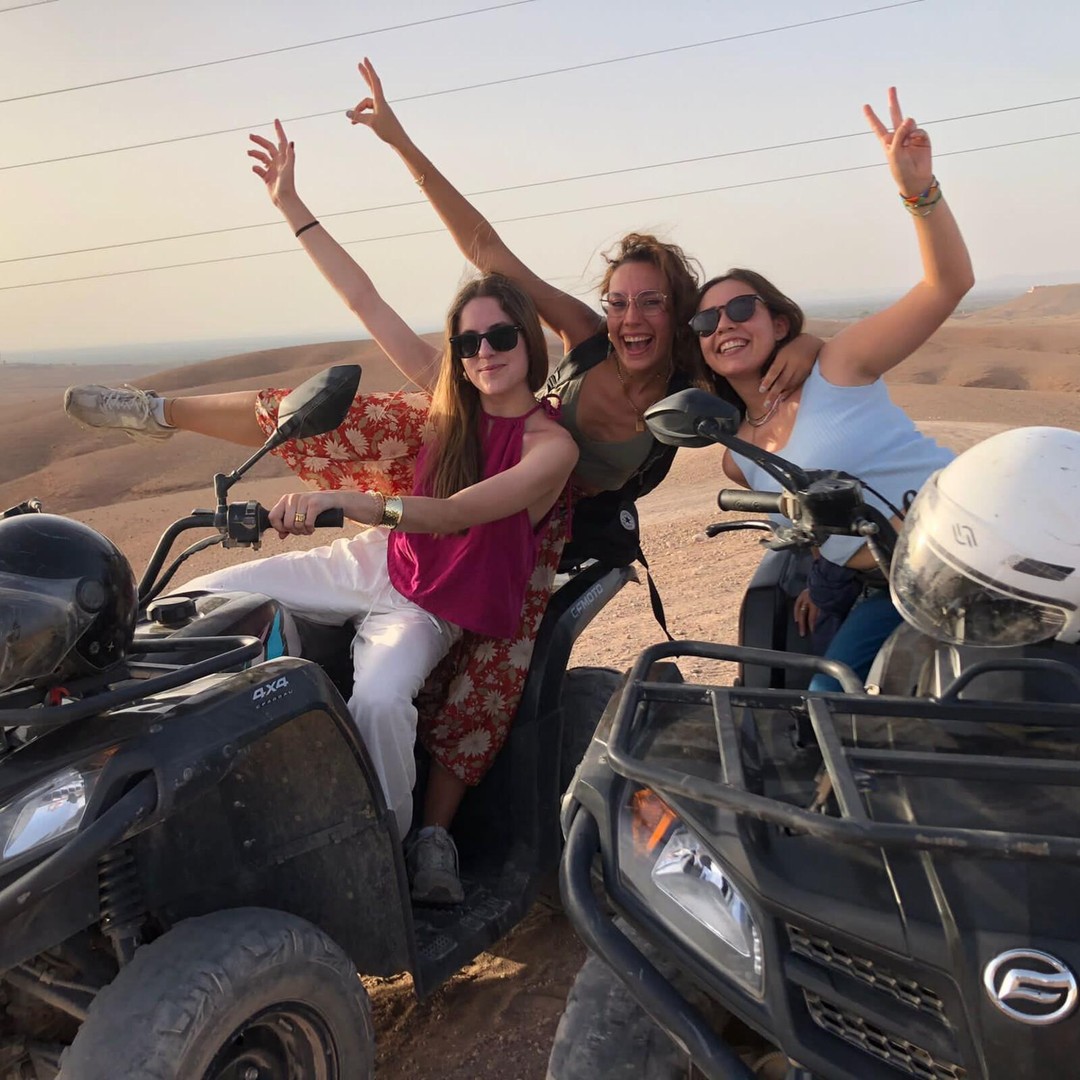 Marrakech : dîner dans le désert d'Agafay avec balade à dos de chameau/quad et spectacle - quad