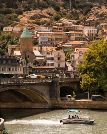 Tbilisi: Old Town Tour & Panoramic River Cruise with Wine