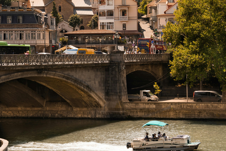 Tbilisi: VIP 4-in-1 Balloon, Cable Car, Boat & Wine Tour