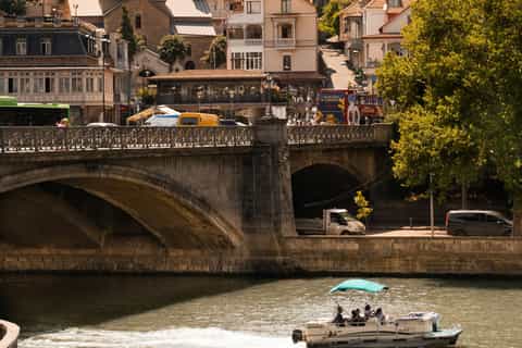 Tbilissi : visite de la vieille ville et croisière panoramique sur la rivière avec vin