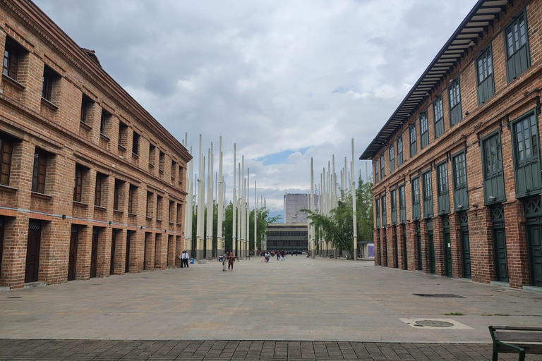 Medellín: Tour guiado a pie con paradas gastronómicas