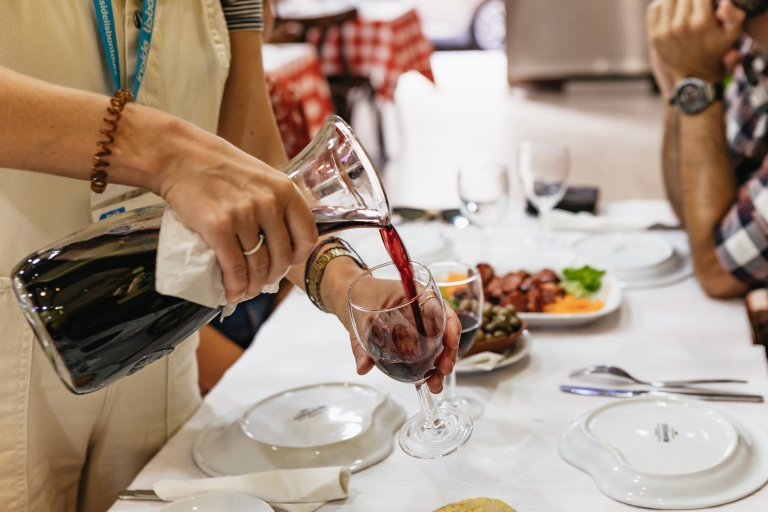 Lisboa: tour gastronómico y vinícola a pieLisboa: tour a pie de comida y vino - privado
