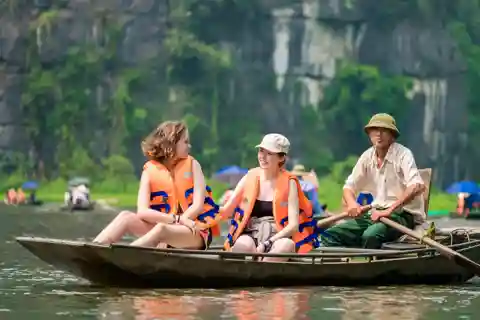 Hanoi: Luxurious 2-Day Ninh Binh Tour with Hotel/Bungalow