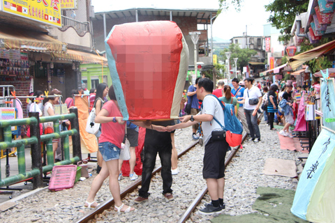 Taipei: Yehliu Geopark, Shifen, and Jiufen Day Trip
