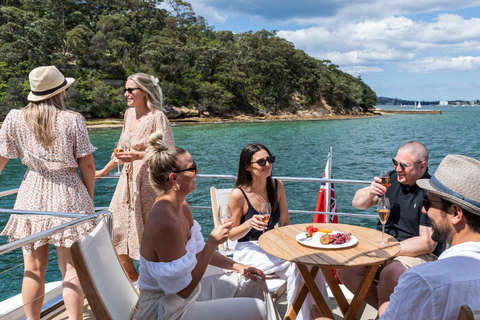 Sydney: crociera mattutina di 2 ore su uno yacht di lusso con bevande incluseSydney: crociera di lusso di 2 ore al mattino con bevande incluse