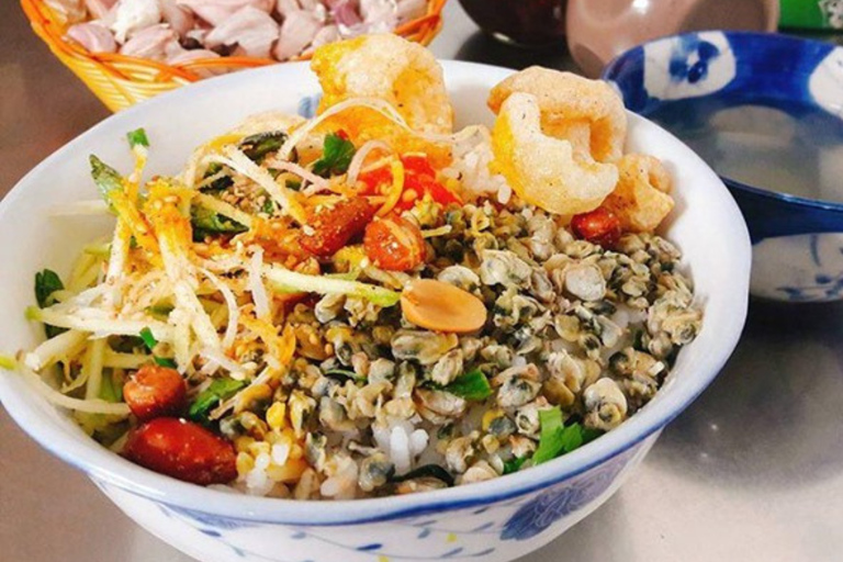 Hue City: Walking Food Tour at real local spots Private Group