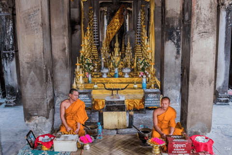 Private Tuktuk taxi to Angkor Wat, Bayon and Ta Prohm Temple