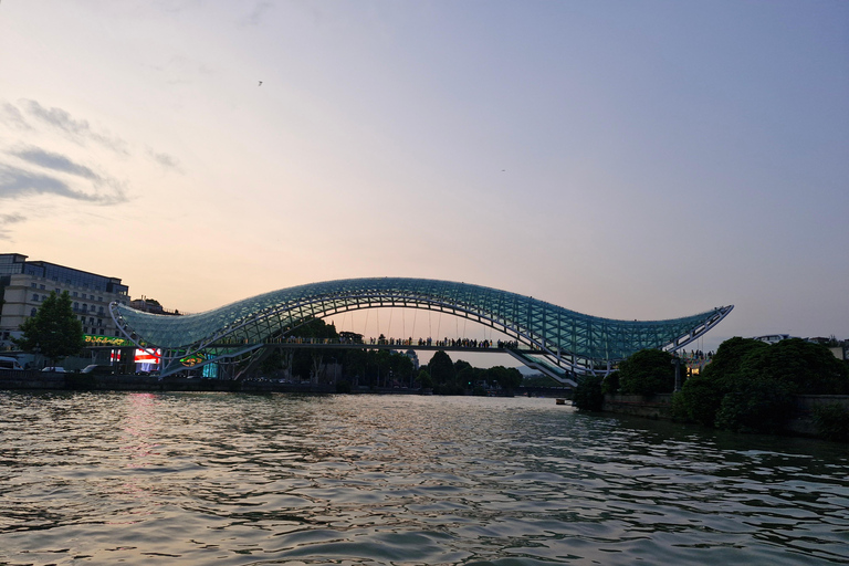Tbilisi: tour a piedi serale della città vecchiaTbilisi: tour a piedi serale nella città vecchia