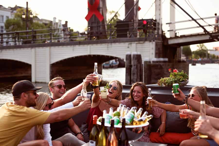 Amsterdam: Private Bootsfahrt mit Getränken und optionalen Snacks. Foto: GetYourGuide