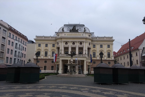 Bratislava: wandeltour door de oude stad en het kasteelBratislava: Old Town, Cathedral and Castle with bonuses walk