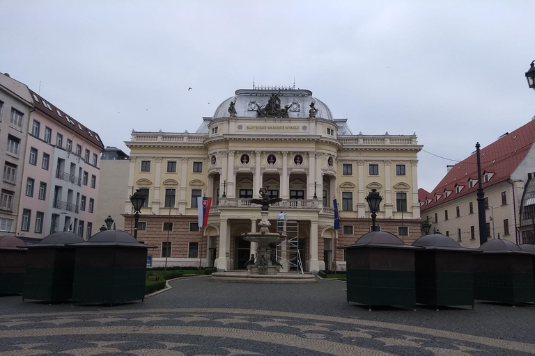 Bratislava: wandeltour door de oude stad en het kasteelBratislava: Old Town, Cathedral and Castle with bonuses walk