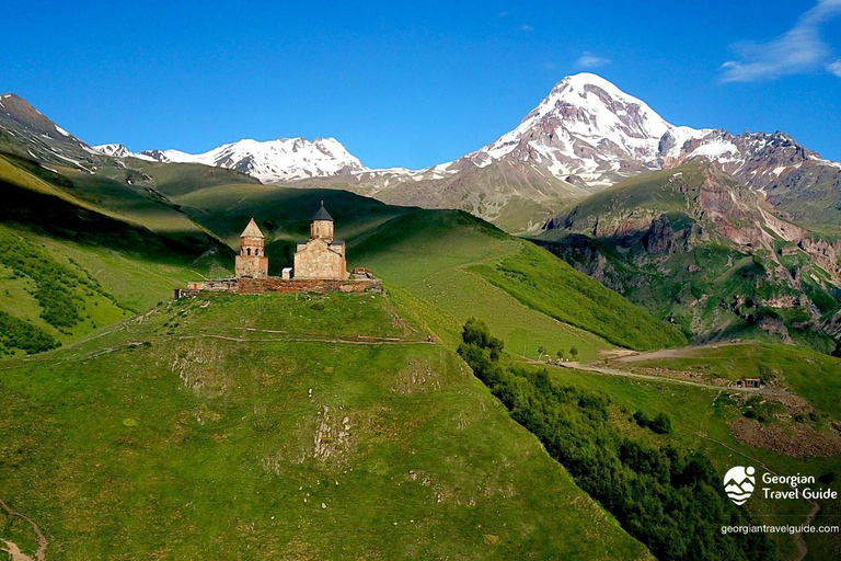 Tour di Kazbegi con una fantastica vista sulle montagne del Caucaso