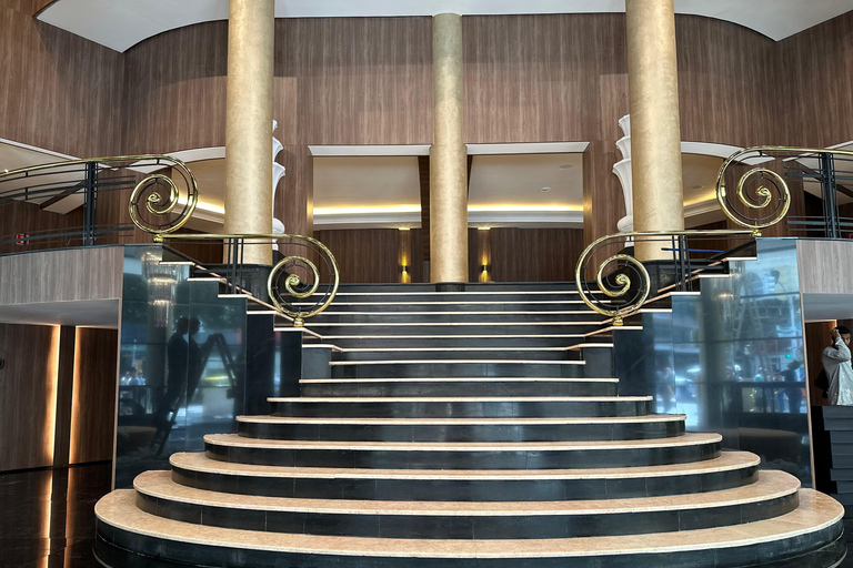 RIO: ROXY DINNER SHOW: DINNER AND A SHOW THAT HUGS