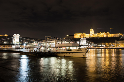 Budapeste: Cruzeiro para a festa de Ano Novo com comida e espetáculo ao vivoBudapeste: Cruzeiro para a festa de Ano Novo com comida e show ao vivo