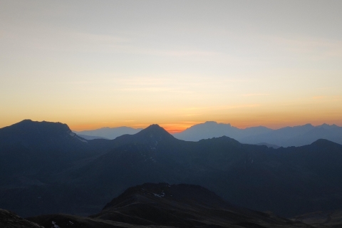 "Un amanecer en La montaña de Colores:Sin Turista""Un amanecer mágico en la Montaña de colores: sin turistas