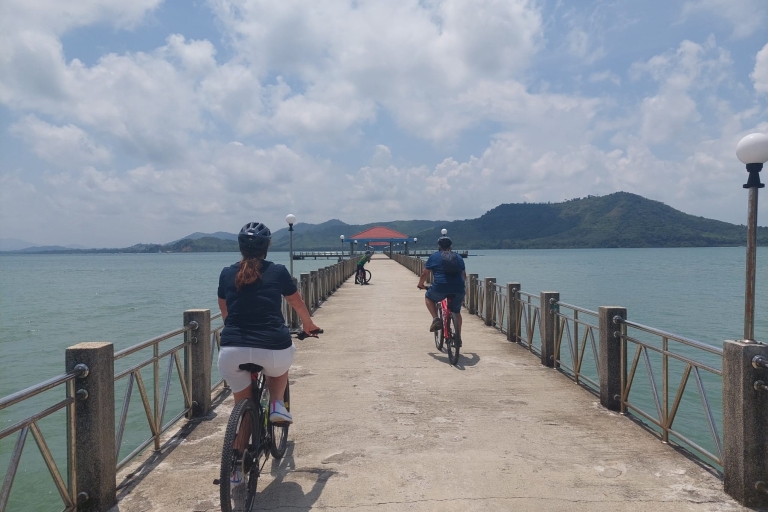 Phuket : Excursion cycliste d'une demi-journée dans la campagne avec déjeunerPhuket : Excursion cycliste d'une demi-journée à la campagne avec déjeuner