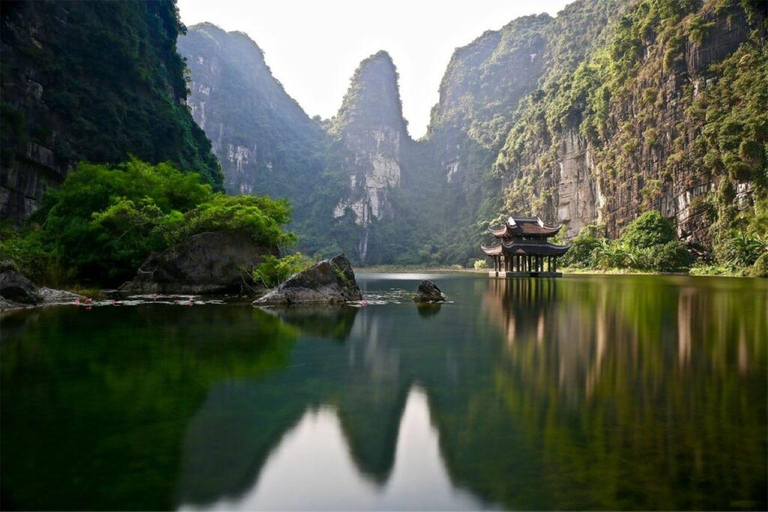 Desde Hanoi: crucero de 3 días por Ninh Binh y Ha Long Bay