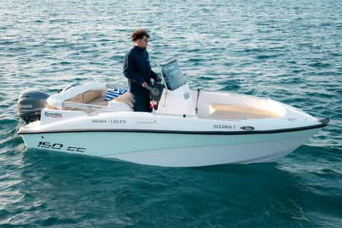 コス島：プライベートボートレンタル（免許不要、コンパス150cc