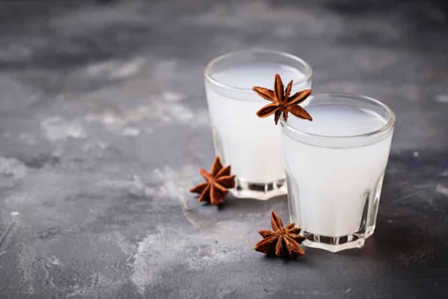 Athen: Ouzo-Verkostung im Brettos Plaka. Foto: GetYourGuide Athen: Ouzo-Verkostung im Brettos Plaka. Foto: GetYourGuide