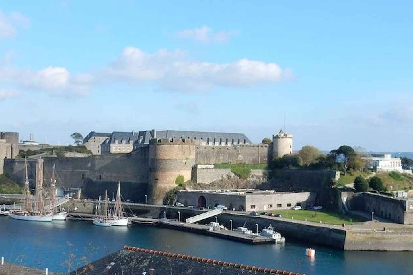 Brest: Historical Walking Tour with Téléphérique Ride