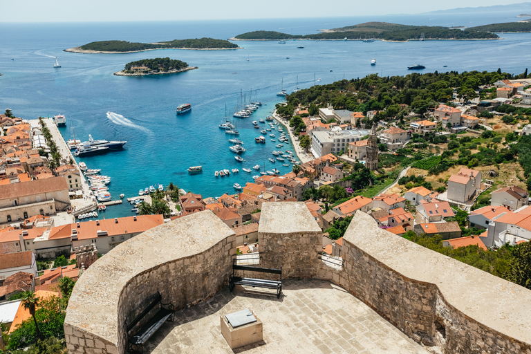 Split : journée de croisière en catamaran vers Hvar et les îles Infernales