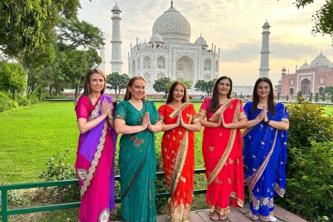 Depuis Delhi : lever de soleil sur le Taj Mahal, Fort d'Agra et Baby Taj en voitureVoiture, chauffeur, guide, billets d'entrée et petit-déjeuner dans un hôtel 5 étoiles