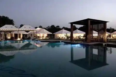 Buoyant Luxurious Overnight Thar Desert Camping Tour