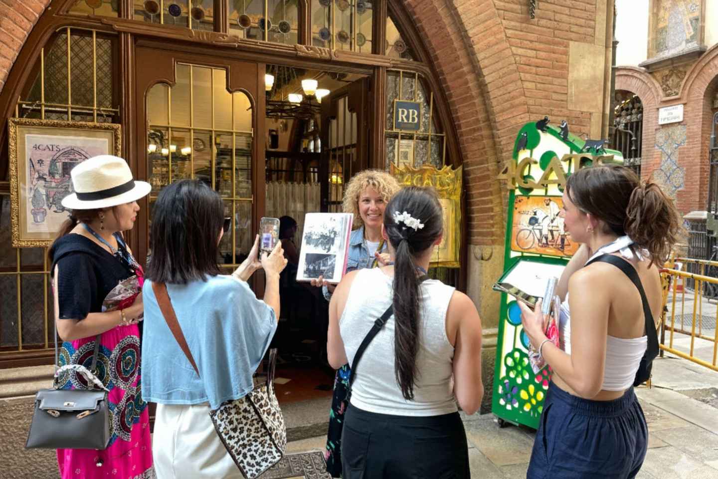Barcelona: Picasso Walking Tour & Guided Museum Experience - Guided Tour in English