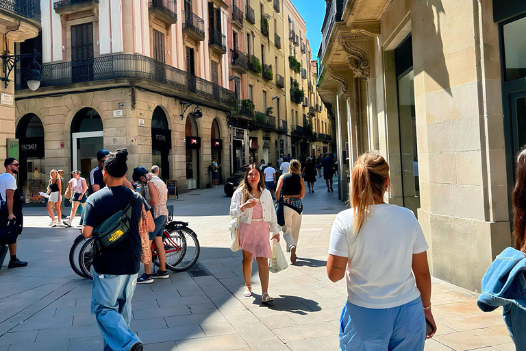 Barcelone : visite à pied de la Sagrada Família et du quartier gothiqueEnglish Guide