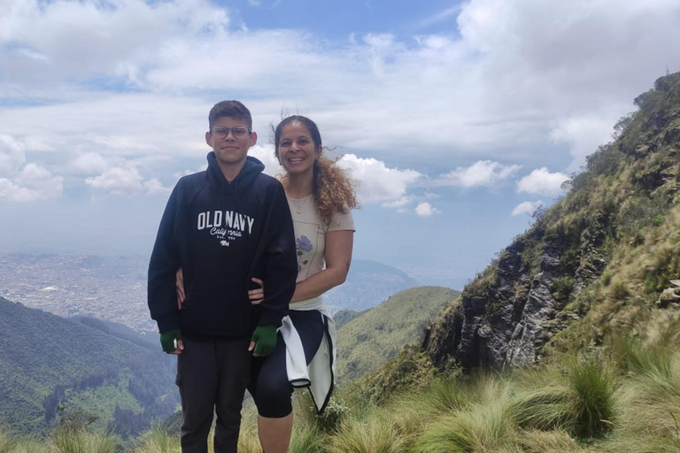 Quito: Pichincha Volcano Cable Car and Hiking Tour Rucu Pichincha Summit