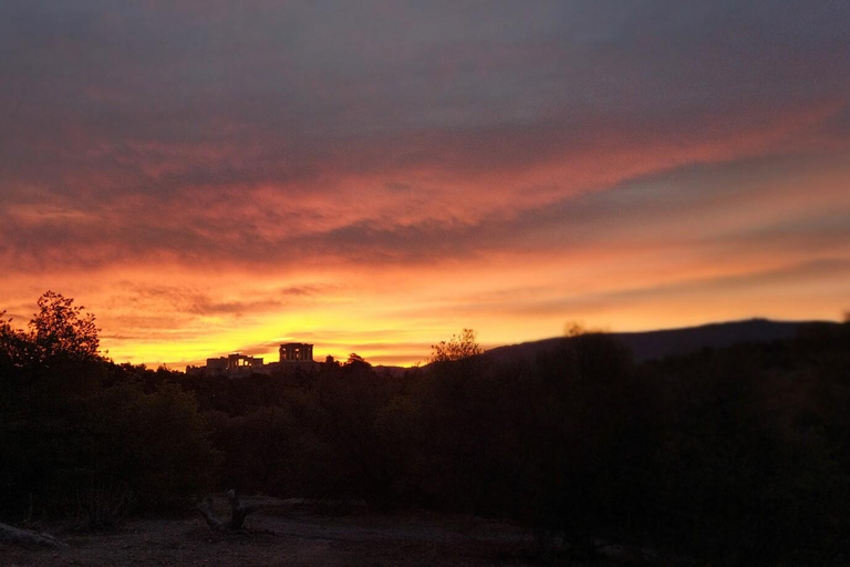 Mityczna joga i medytacja w Atenach o wschodzie i zachodzie słońcaAkropol w Atenach Mityczna joga i medytacja Wschód i zachód słońca