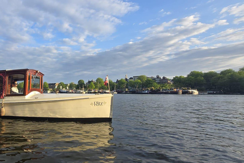 Amsterdam: Private Running Dinner Cruise with 3/4 Courses Running Dinner Cruise – 3 hours with 3 course