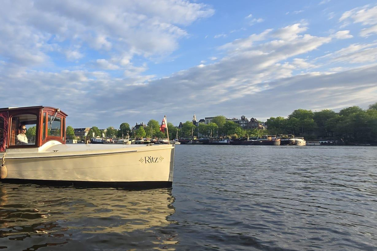 Amsterdam: Private Running Dinner Cruise with 3/4 Courses Running Dinner Cruise – 3 hours with 3 course