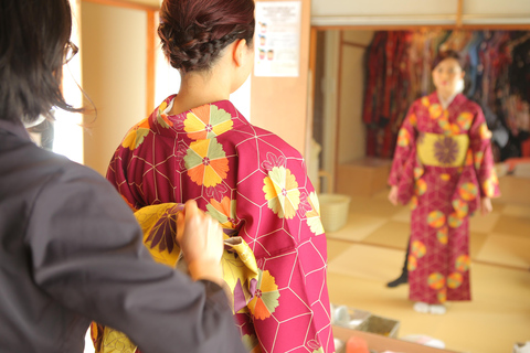 Kyoto:Kiyomizu-dera Temple Hyr en kimono och åk rickshaw