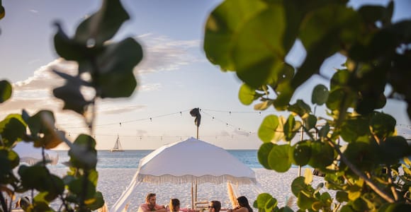 Aruba Eagle Beach: Romantic Sunset Picnic in a Luxury Cabana